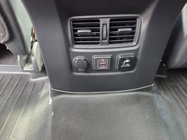 Used 2021 Nissan Titan SV w/ SV Convenience Package image 16