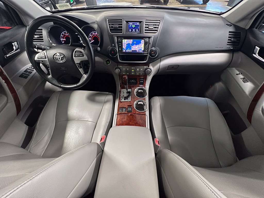 Used 2013 Toyota Highlander Limited FWD image 38