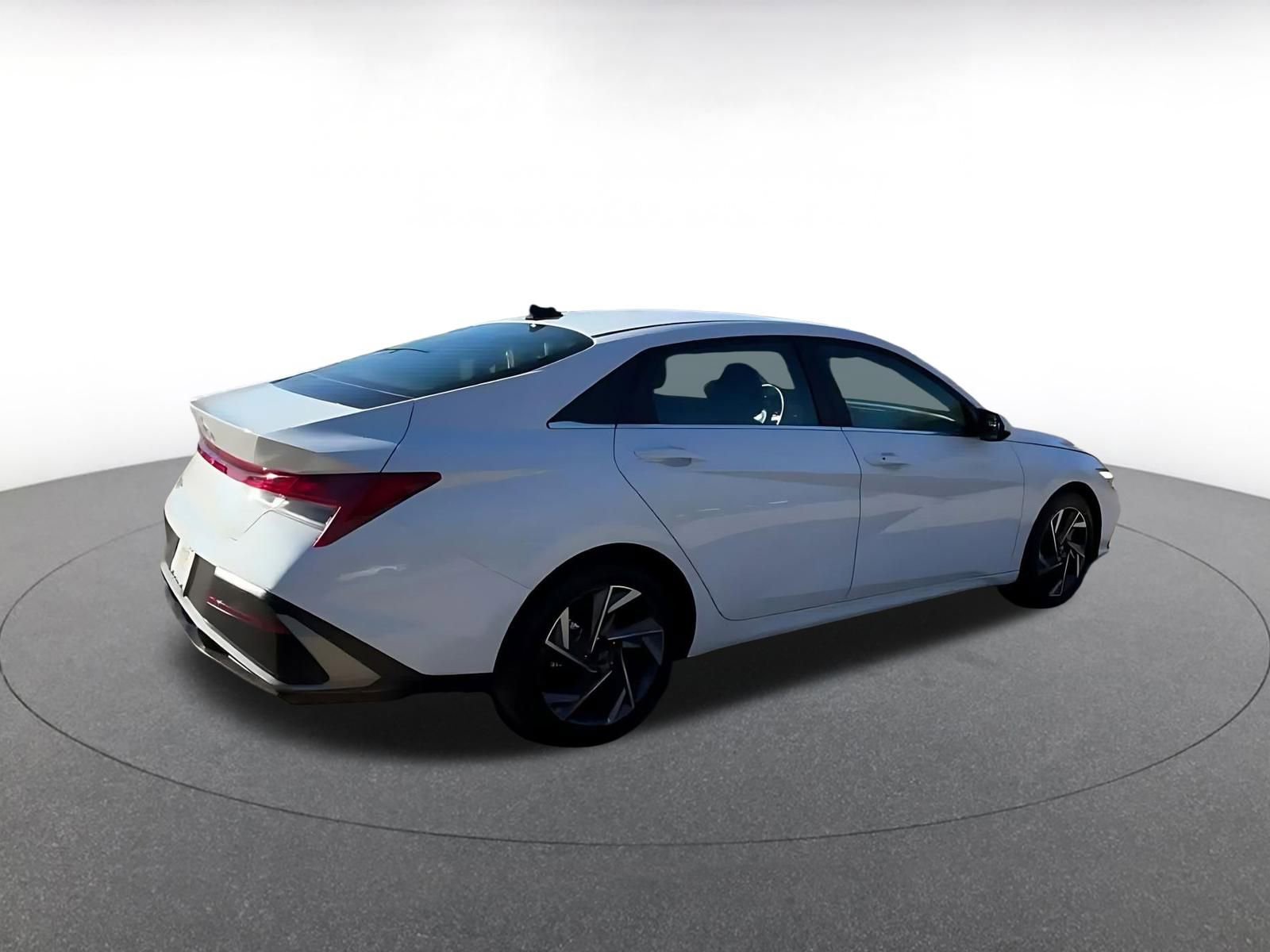 Used 2025 Hyundai Elantra SEL image 15