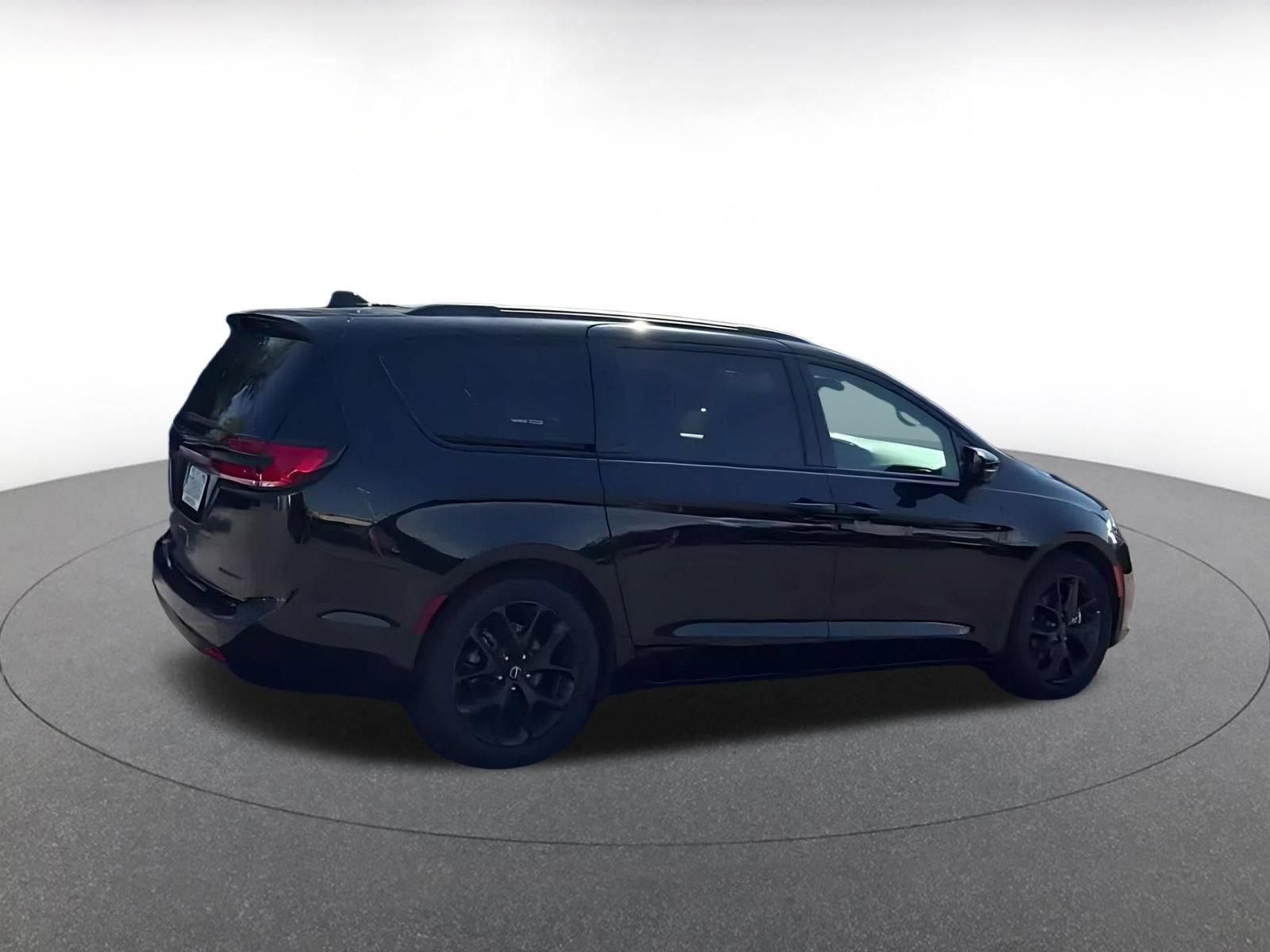 Used 2025 Chrysler Pacifica Limited FWD image 14