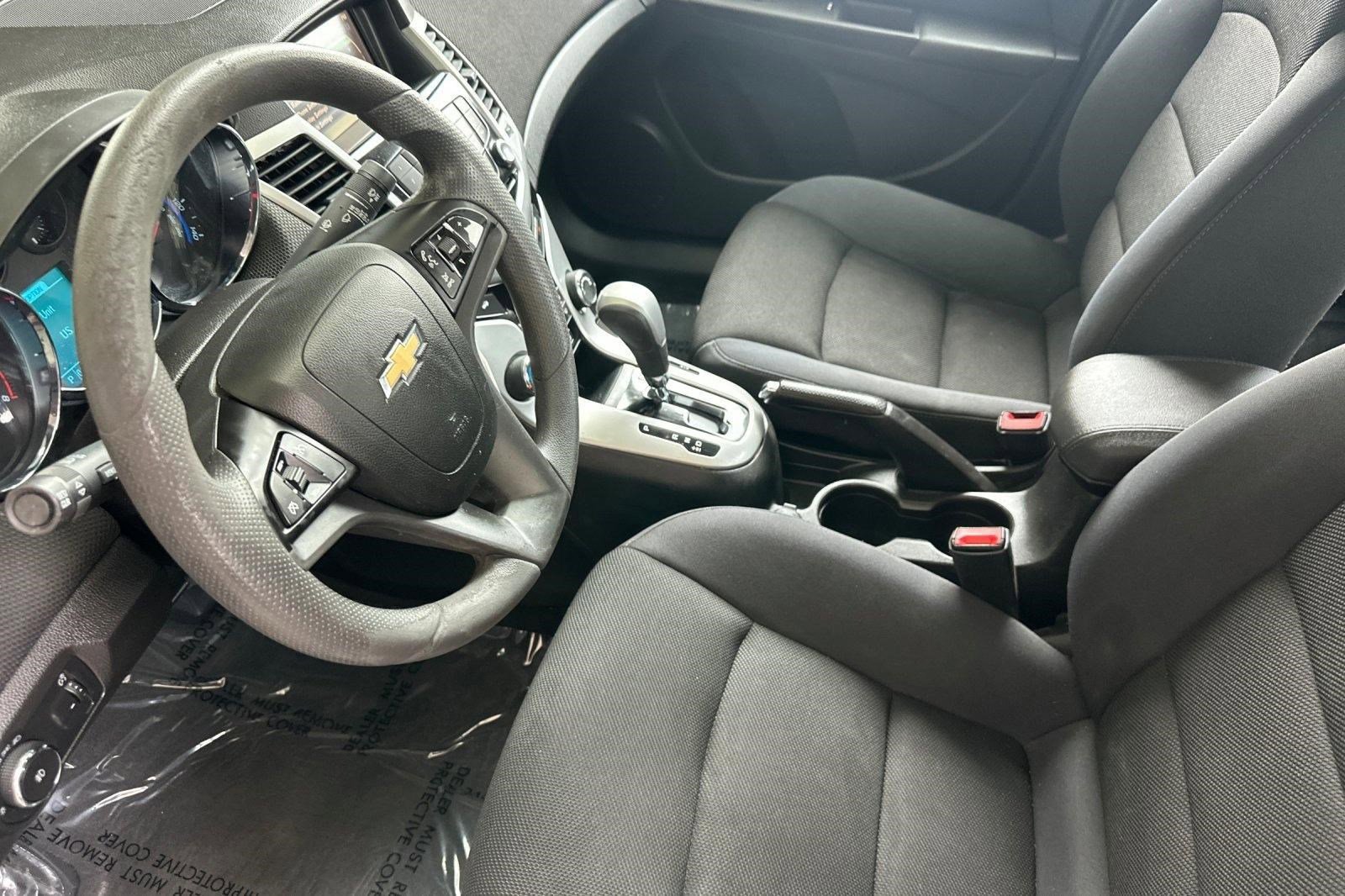 Used 2015 Chevrolet Cruze LT FWD image 4