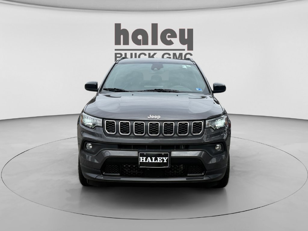 Used 2024 Jeep Compass Latitude AWD/4WD image 8