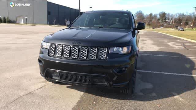 Used 2019 Jeep Grand Cherokee Altitude AWD/4WD image 3