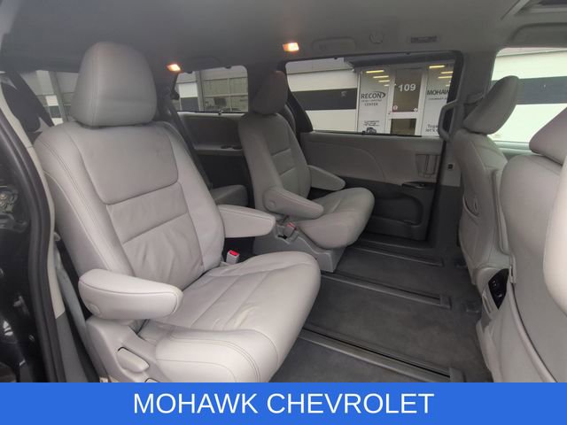 Used 2020 Toyota Sienna XLE image 26