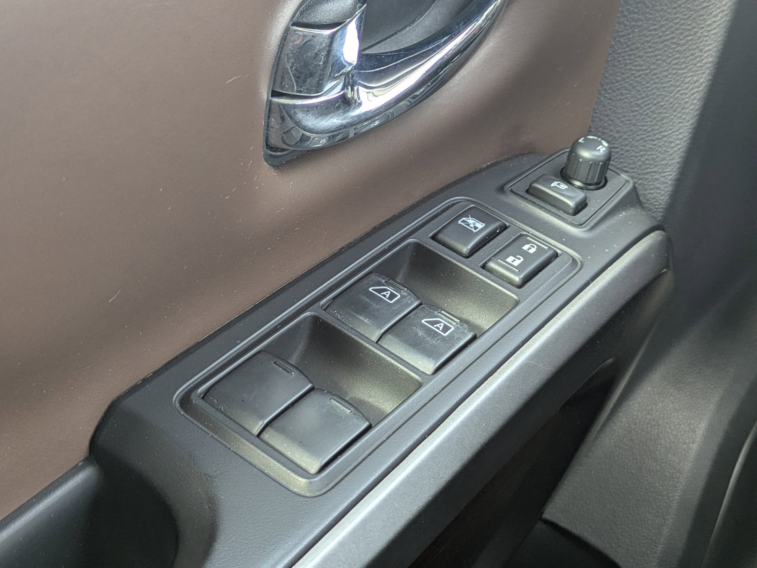 Used 2017 Nissan Titan Platinum Reserve image 26