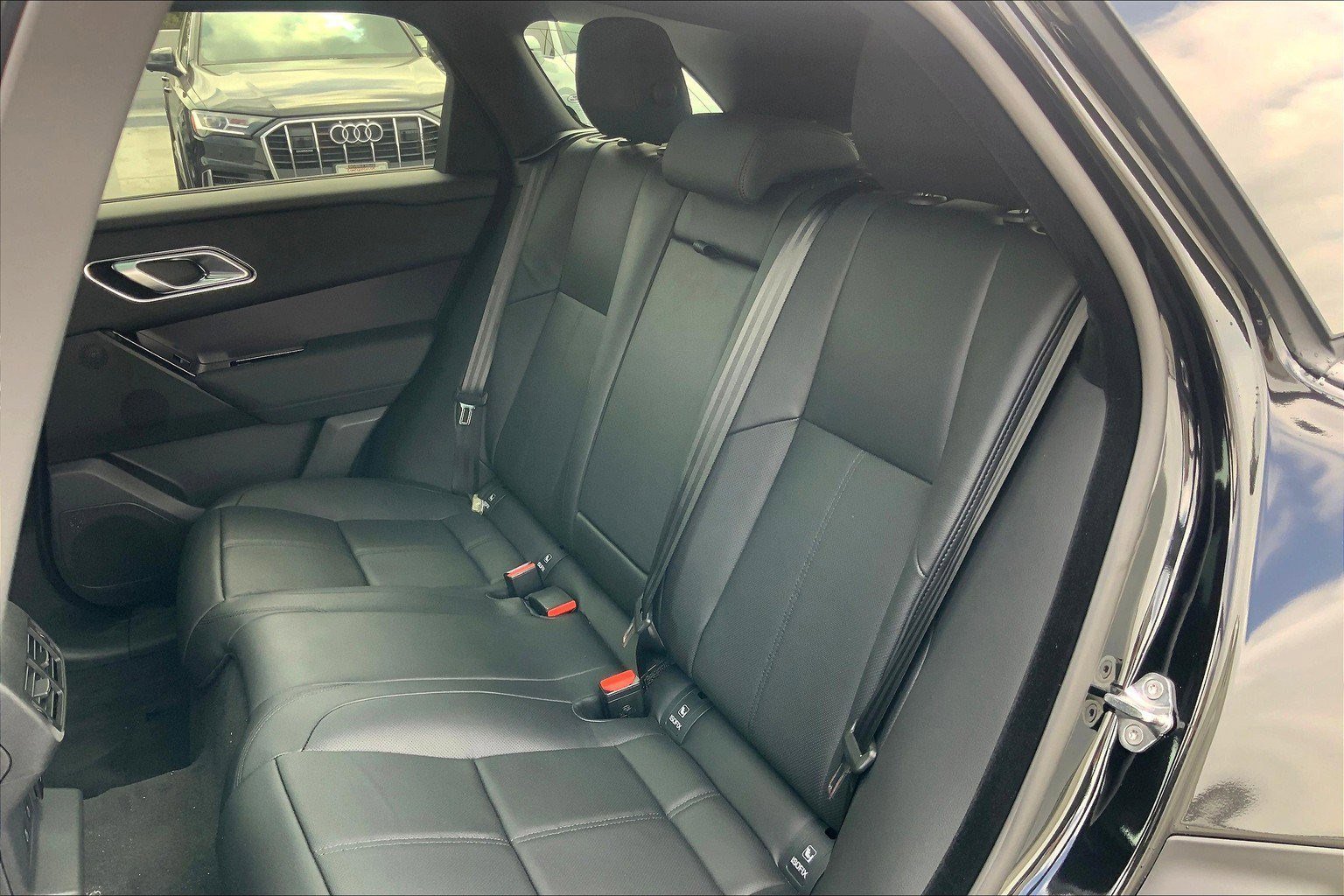 New 2026 Land Rover Range Rover Velar Dynamic SE image 15
