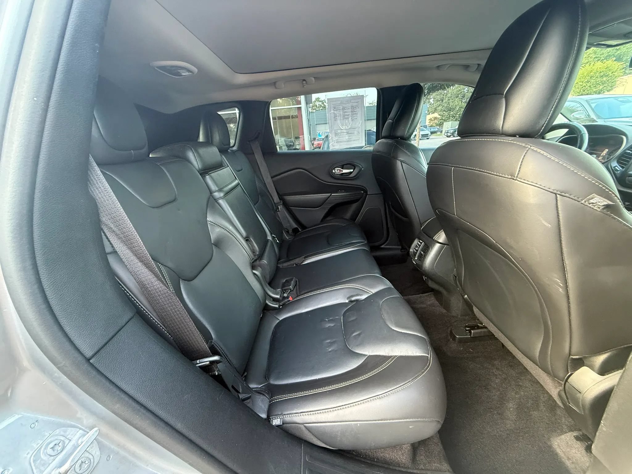 Used 2016 Jeep Cherokee Limited AWD/4WD image 20