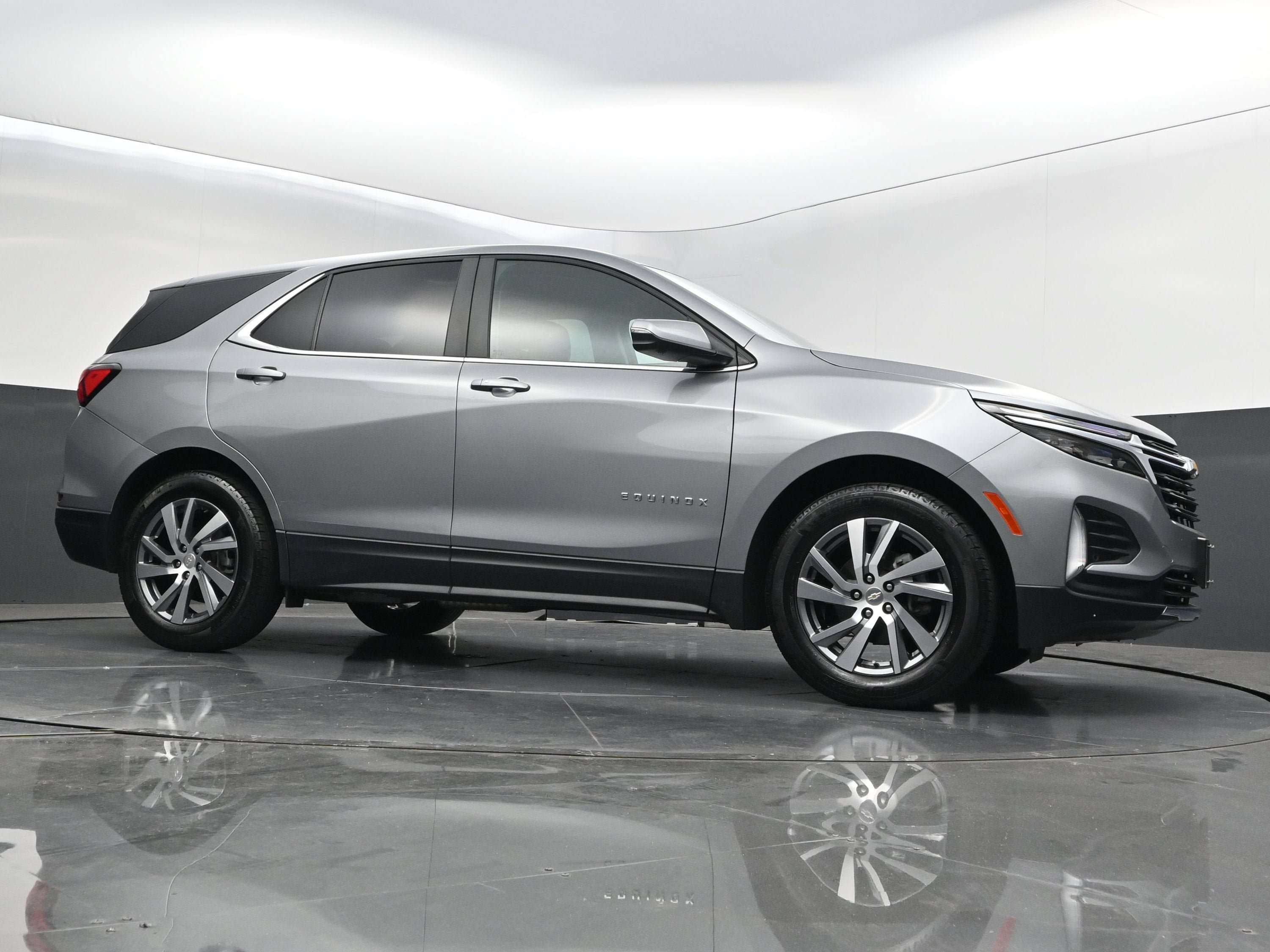 Used 2024 Chevrolet Equinox LT FWD image 42