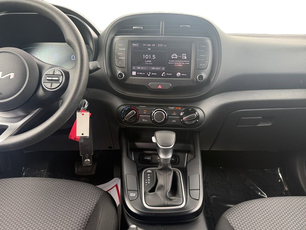 Used 2025 Kia Soul LX w/ LX Technology Package FWD image 11