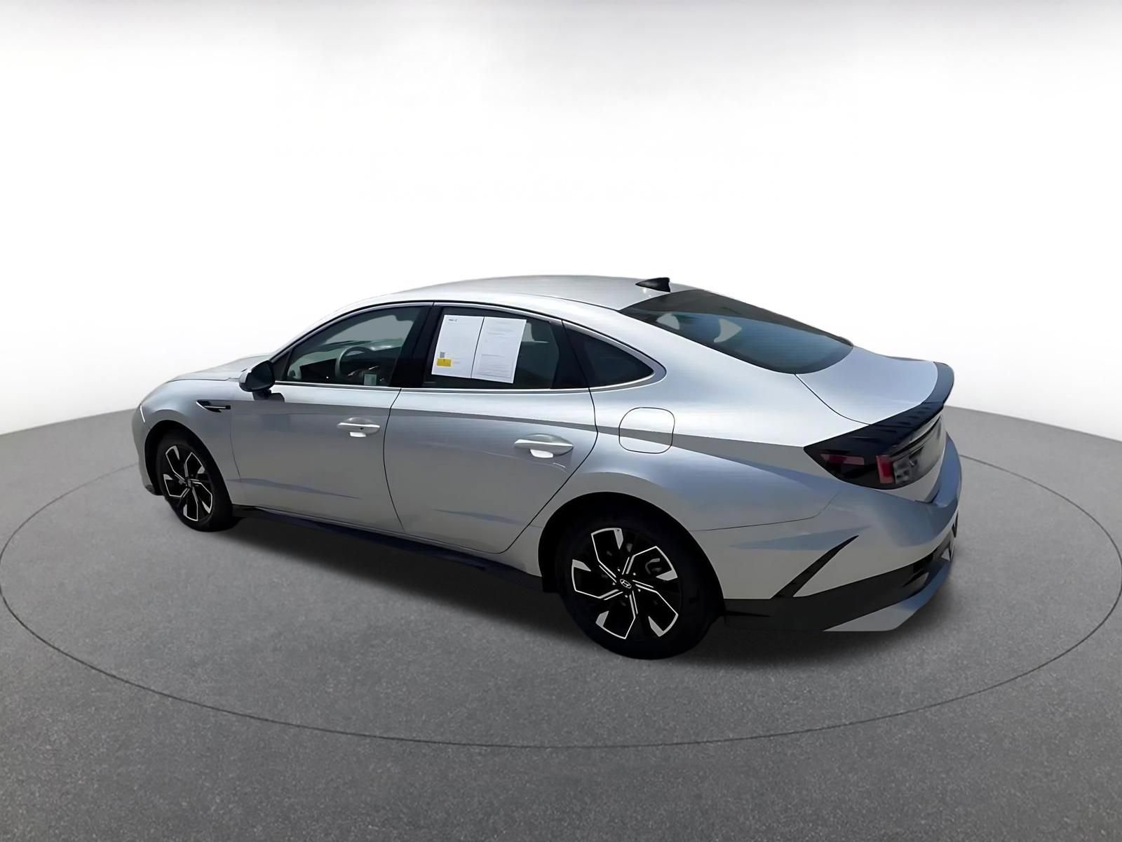 Used 2025 Hyundai Sonata SEL FWD image 12