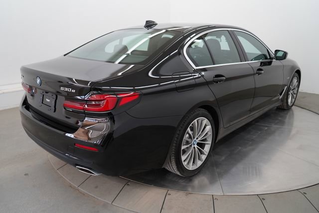 Used 2023 BMW 530e xDrive w/ Convenience Package image 38