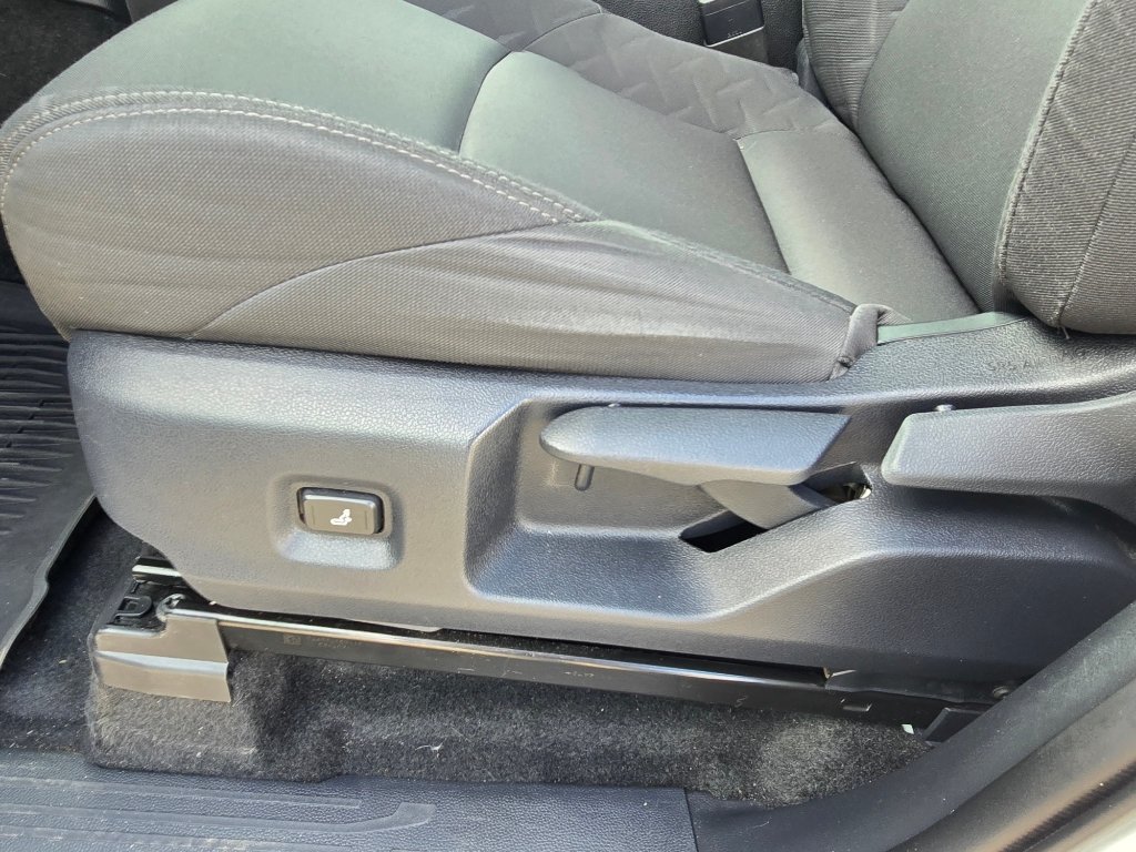 Used 2025 Toyota Tacoma SR5 AWD/4WD image 18
