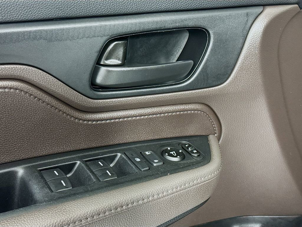 Used 2019 Honda Odyssey EX image 19