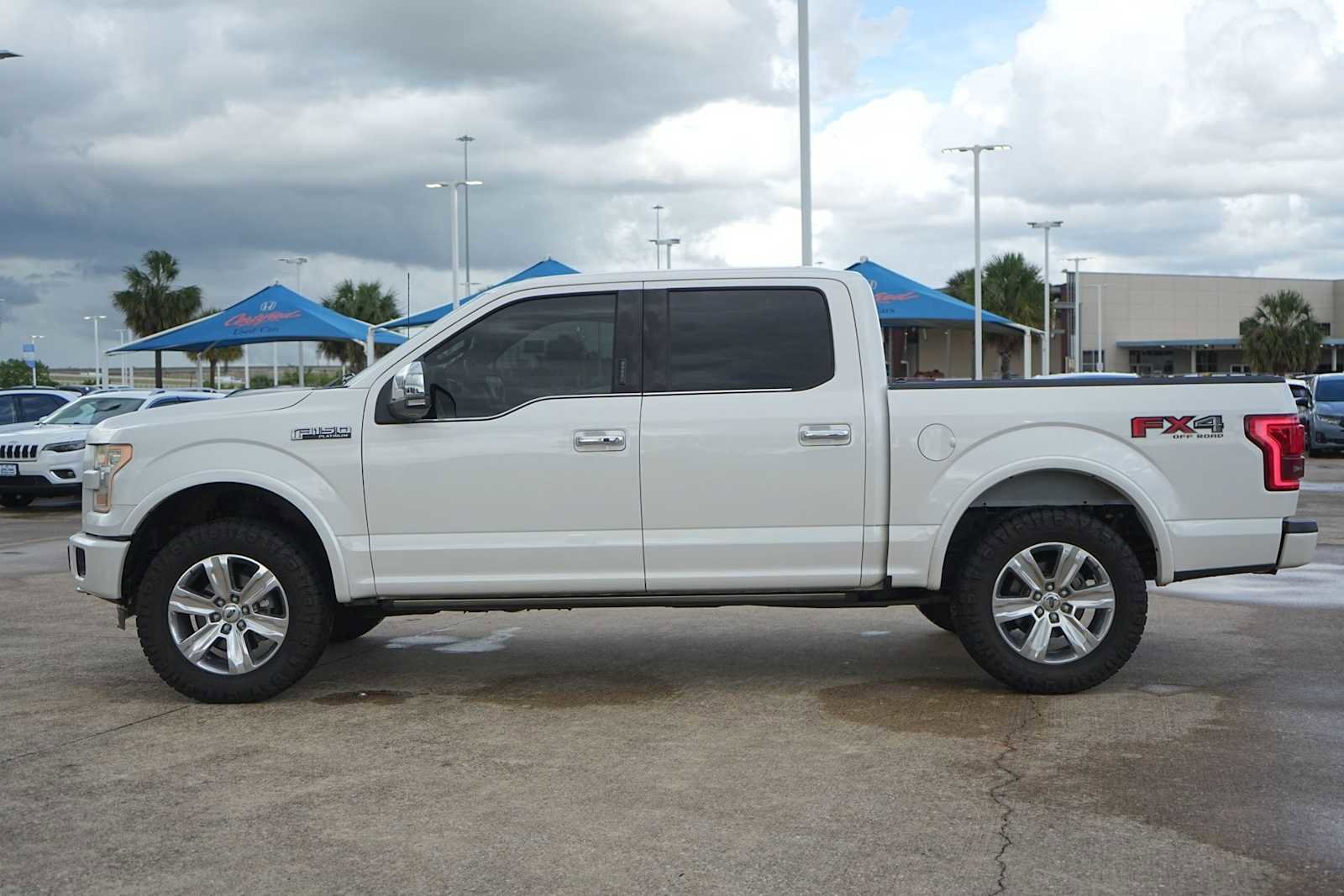 Used 2016 Ford F150 Platinum w/ Equipment Group 701A Luxury AWD/4WD image 3