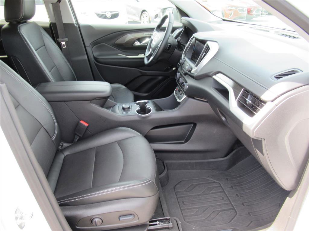 Used 2023 GMC Terrain SLT w/ Elevation Edition image 10