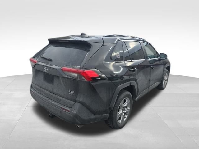 Used 2021 Toyota RAV4 XLE w/ Convenience Package image 7