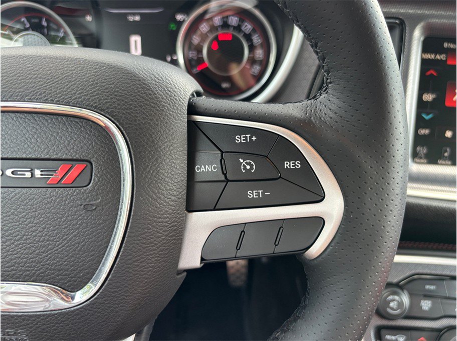 Used 2015 Dodge Challenger R/T Scat Pack w/ Leather Interior Group RWD image 31