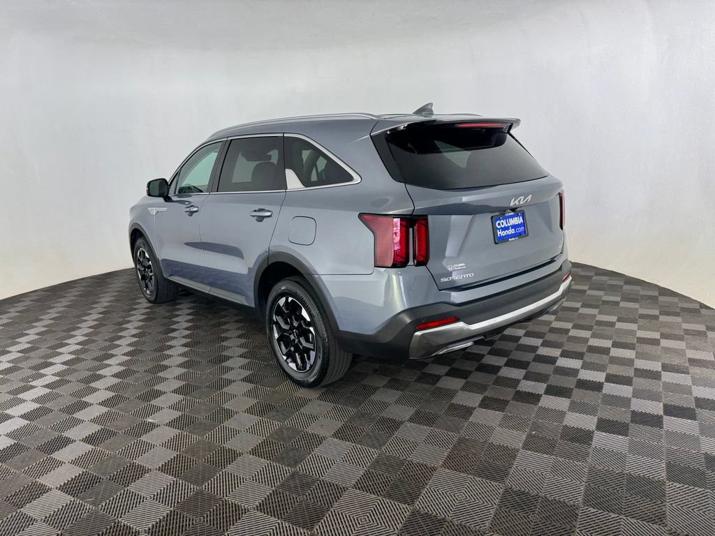 Used 2025 Kia Sorento S AWD/4WD image 5