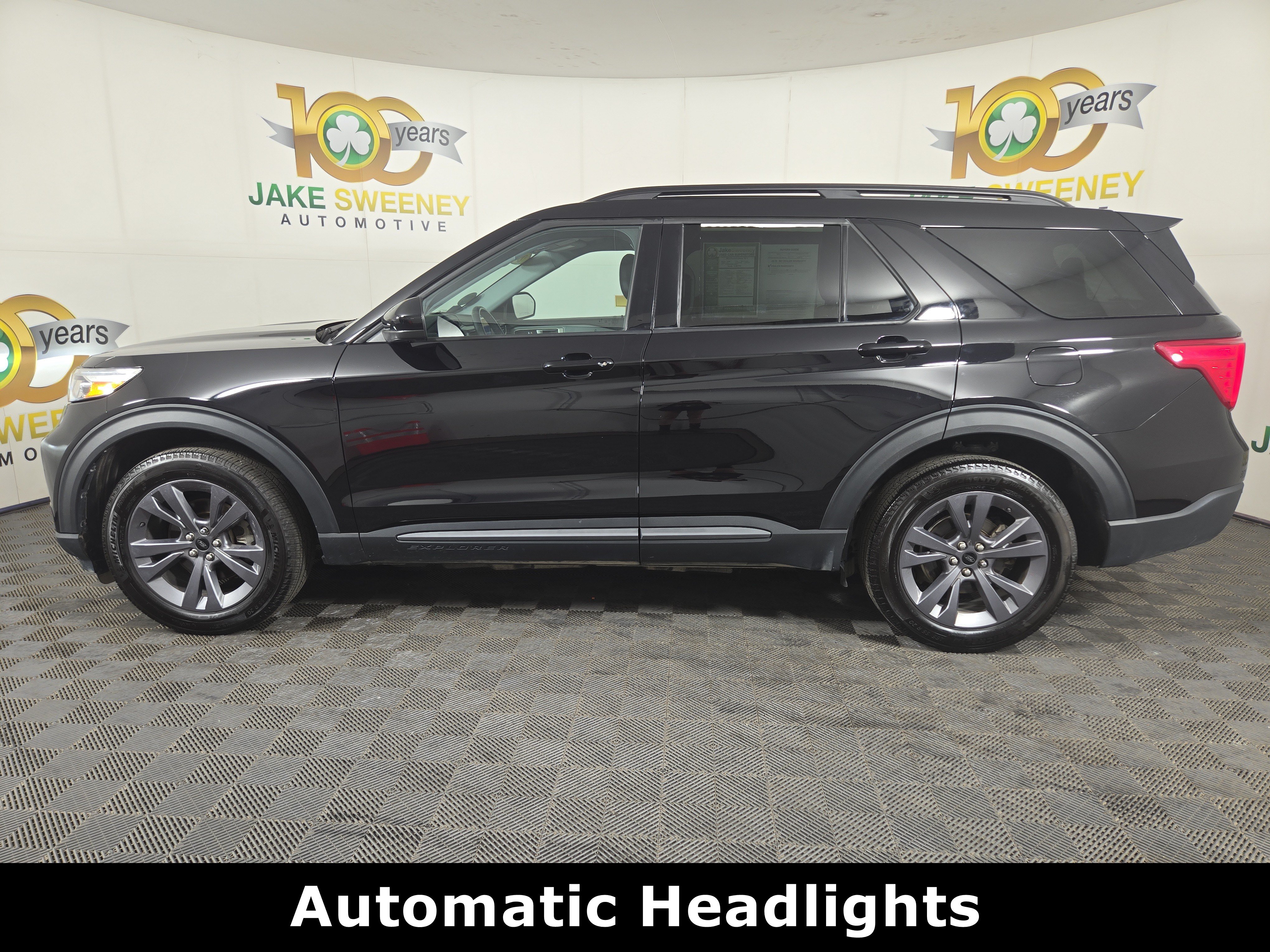 Used 2024 Ford Explorer XLT w/ Equipment Group 202A AWD/4WD image 4
