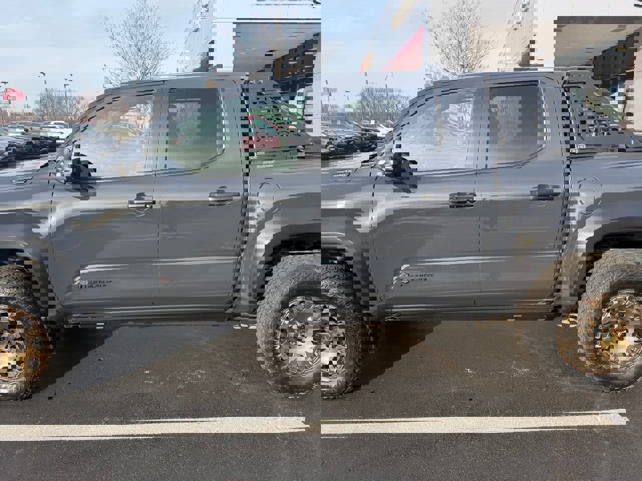 Used 2024 Toyota Tacoma Trailhunter image 10