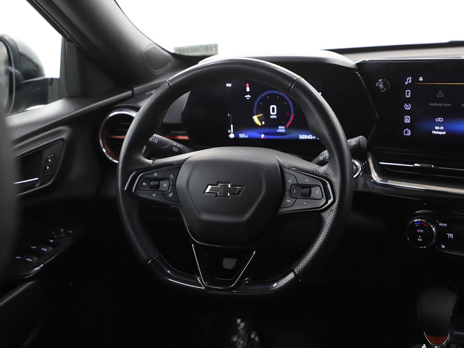 Used 2024 Chevrolet Trax RS FWD image 16