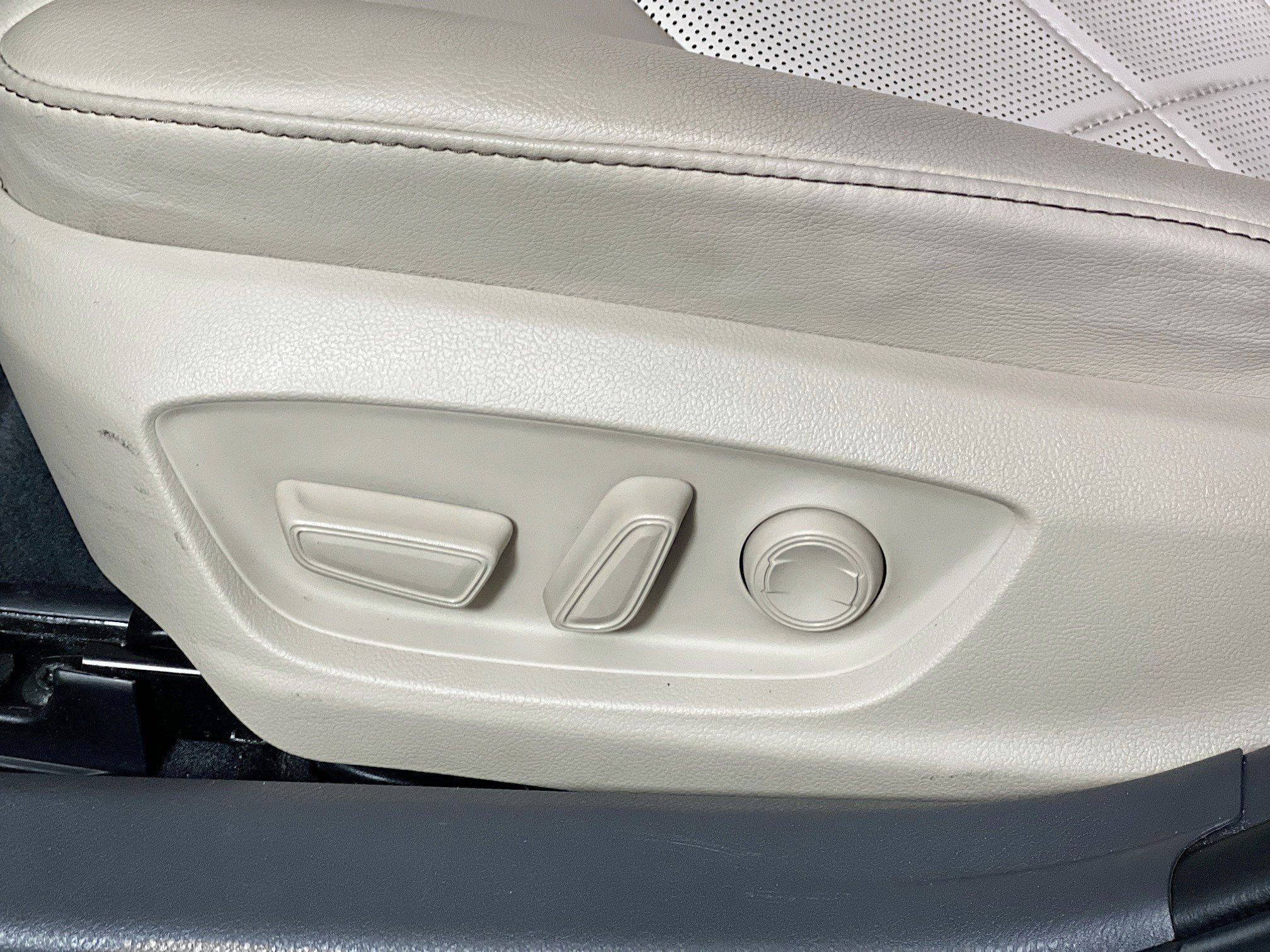 Used 2018 Toyota Camry XLE w/ Audio Package FWD image 15