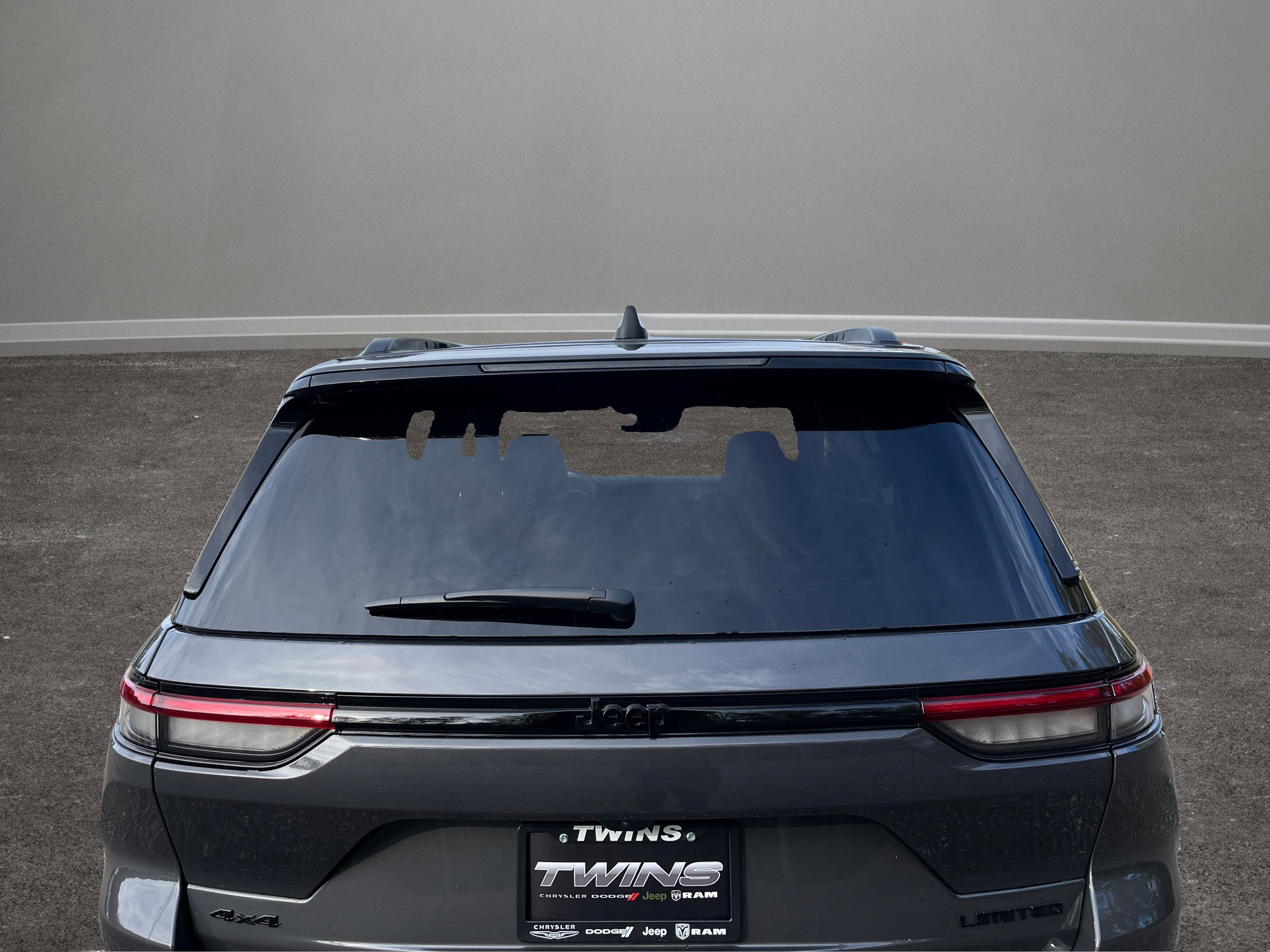 New 2025 Jeep Grand Cherokee Limited w/ Black Appearance Package image 30