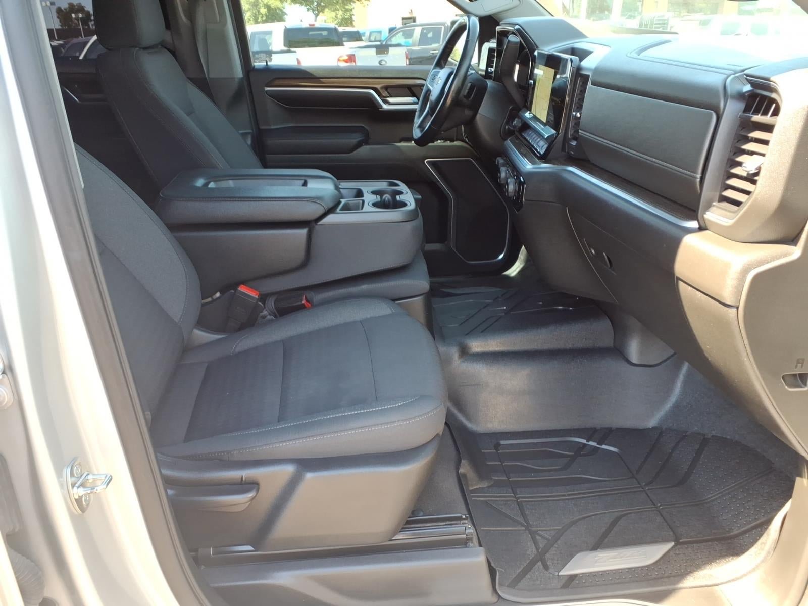 Used 2022 Chevrolet Silverado 1500 LT w/ Z71 Off-Road Package AWD/4WD image 11