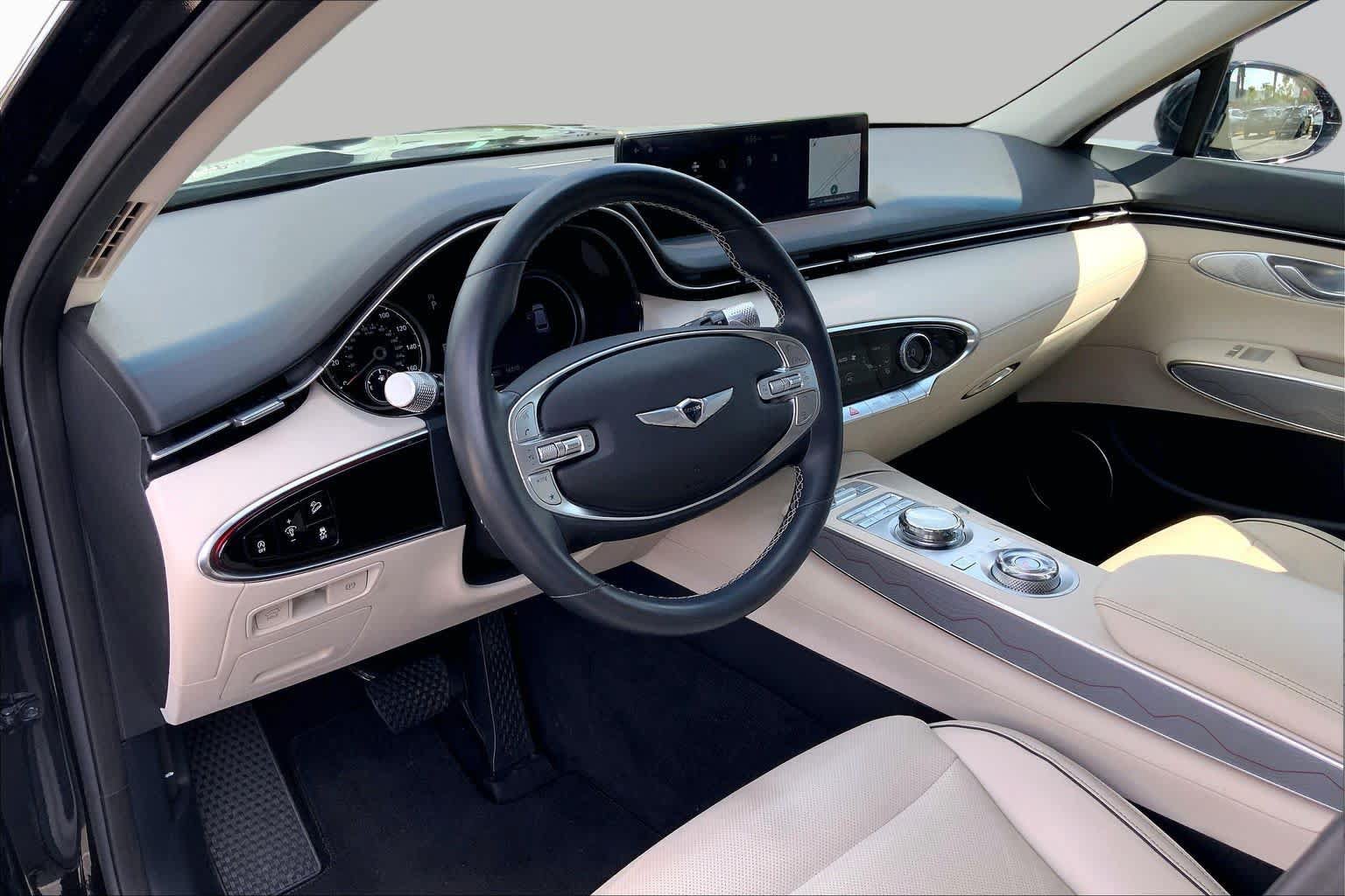Used 2025 Genesis GV70 2.5T w/ Advanced Package AWD/4WD image 17