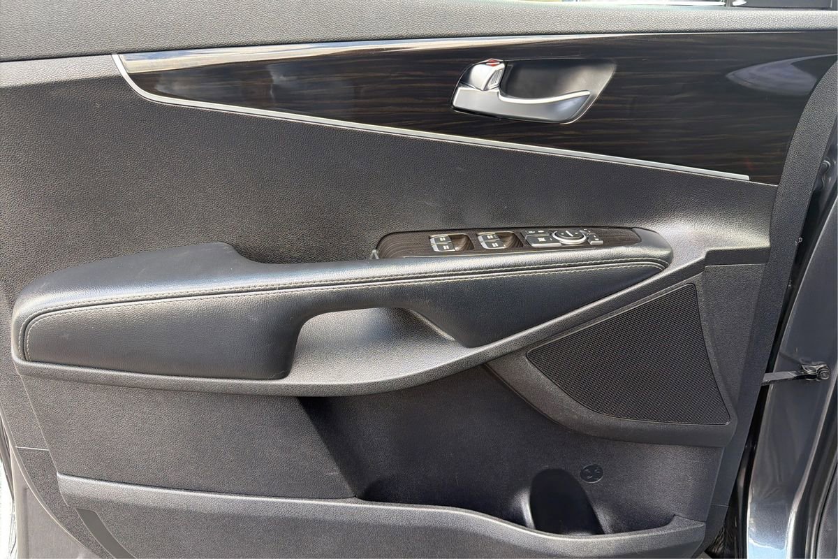 Used 2020 Kia Sorento AWD V6 image 18