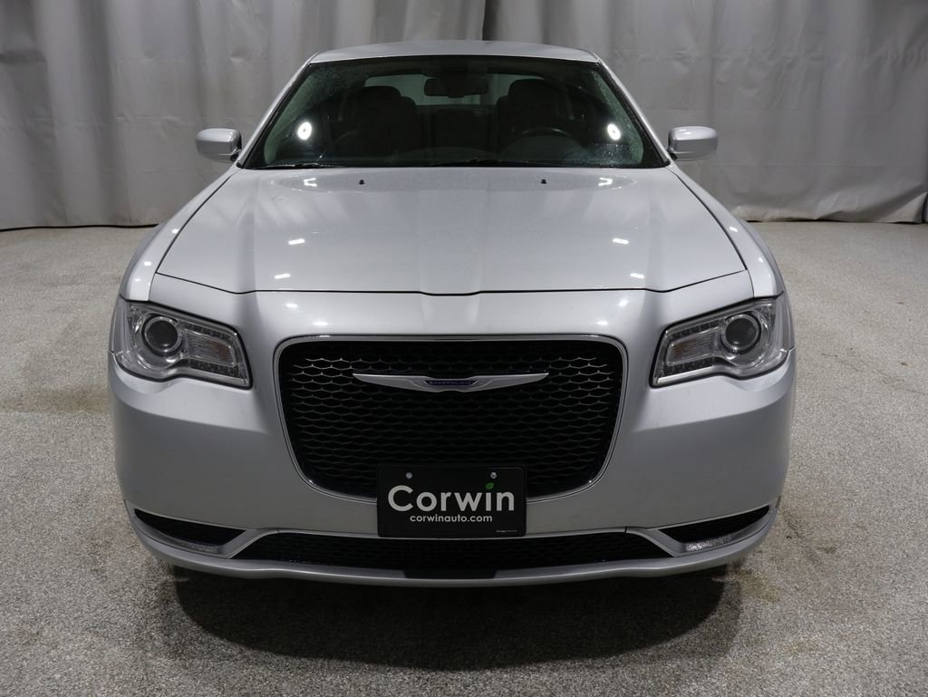Used 2019 Chrysler 300 Touring image 6