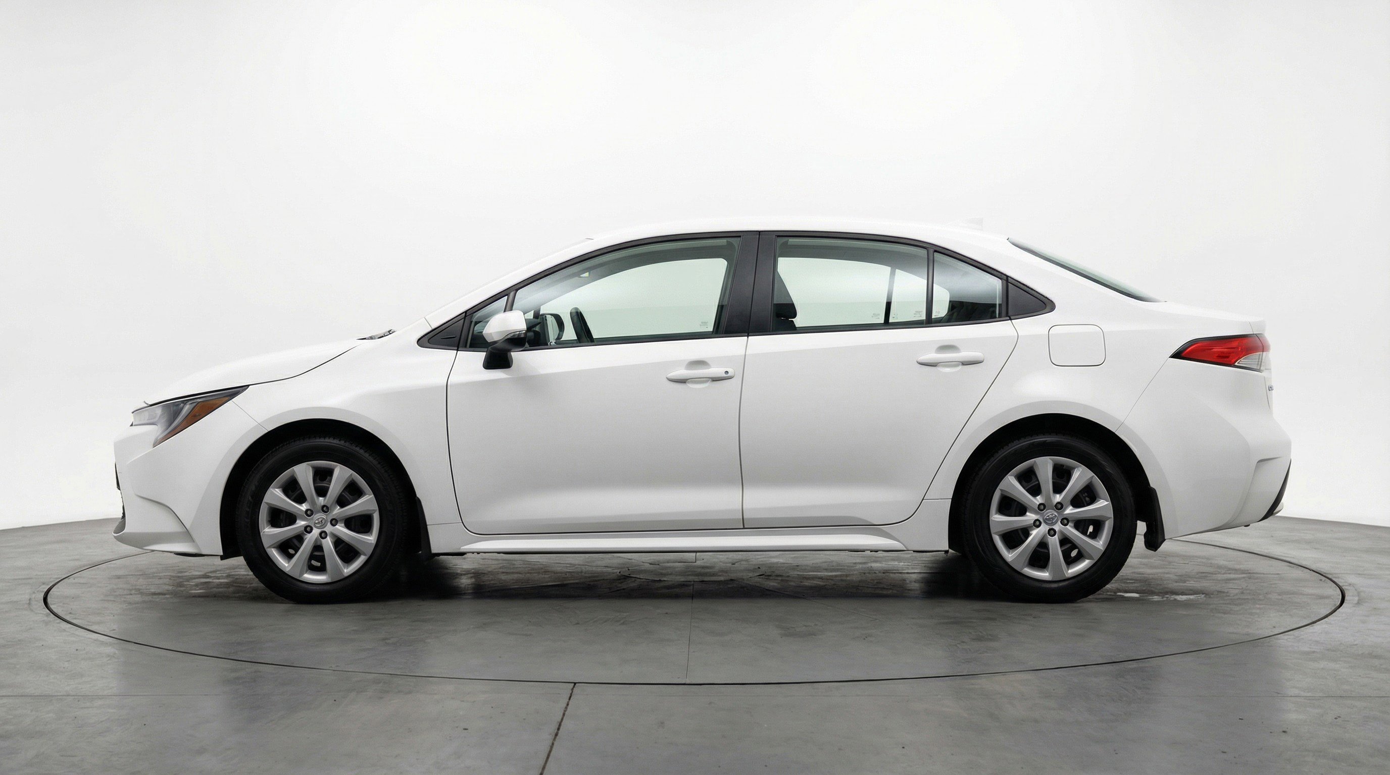 Used 2025 Toyota Corolla LE FWD image 5