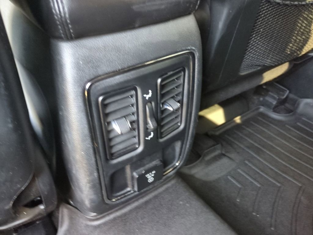 Used 2017 Jeep Grand Cherokee Altitude image 27