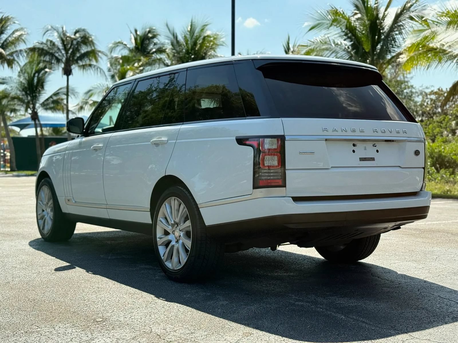 Used 2015 Land Rover Range Rover Long Wheelbase Supercharged AWD/4WD image 16