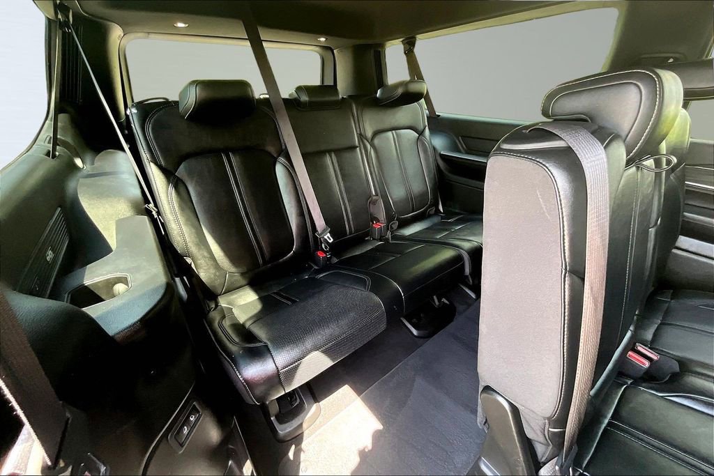 Used 2024 Jeep Wagoneer L Series II w/ Flexible Seating Group AWD/4WD image 24