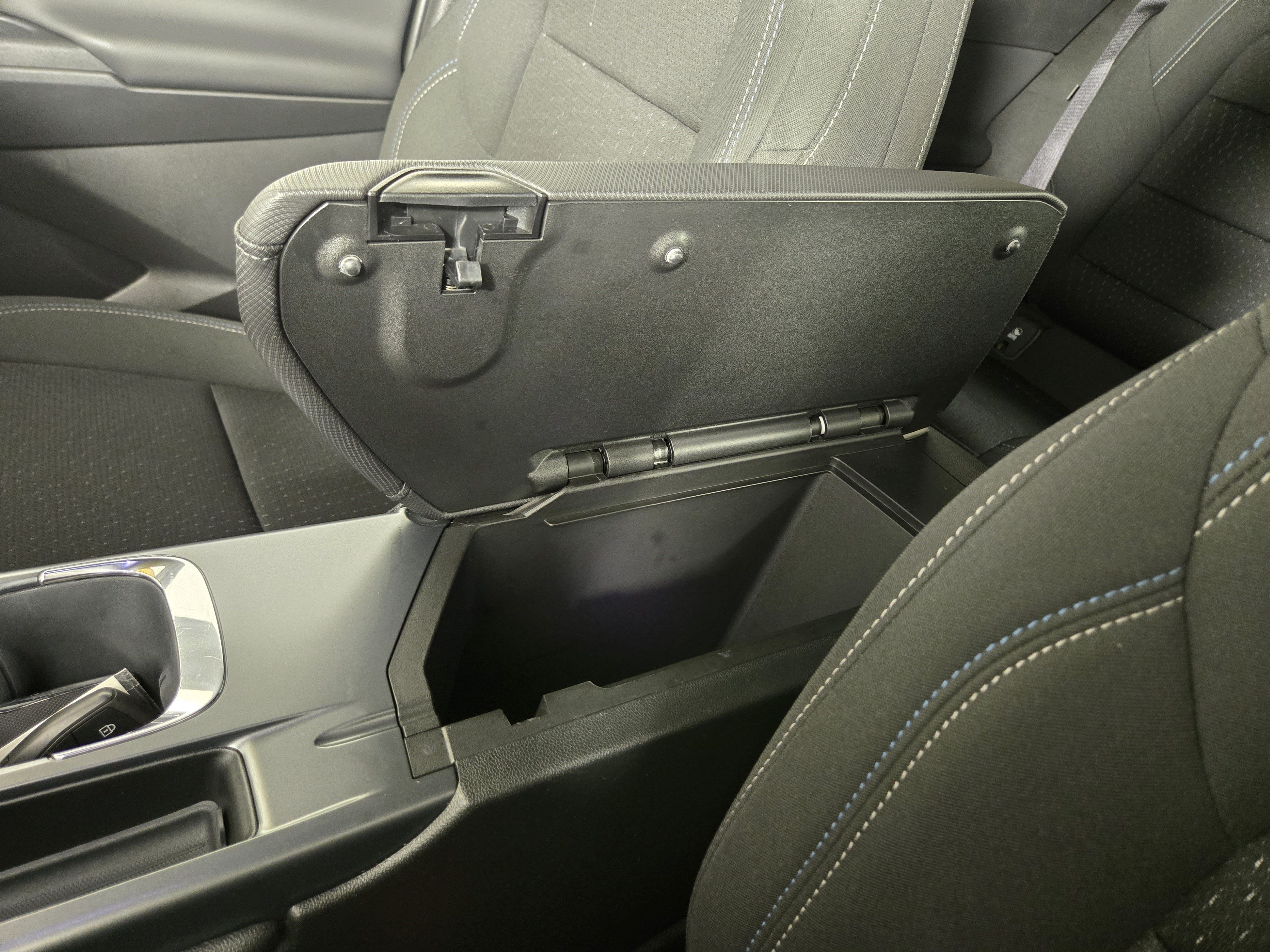Certified 2025 Chevrolet Equinox EV LT FWD image 27