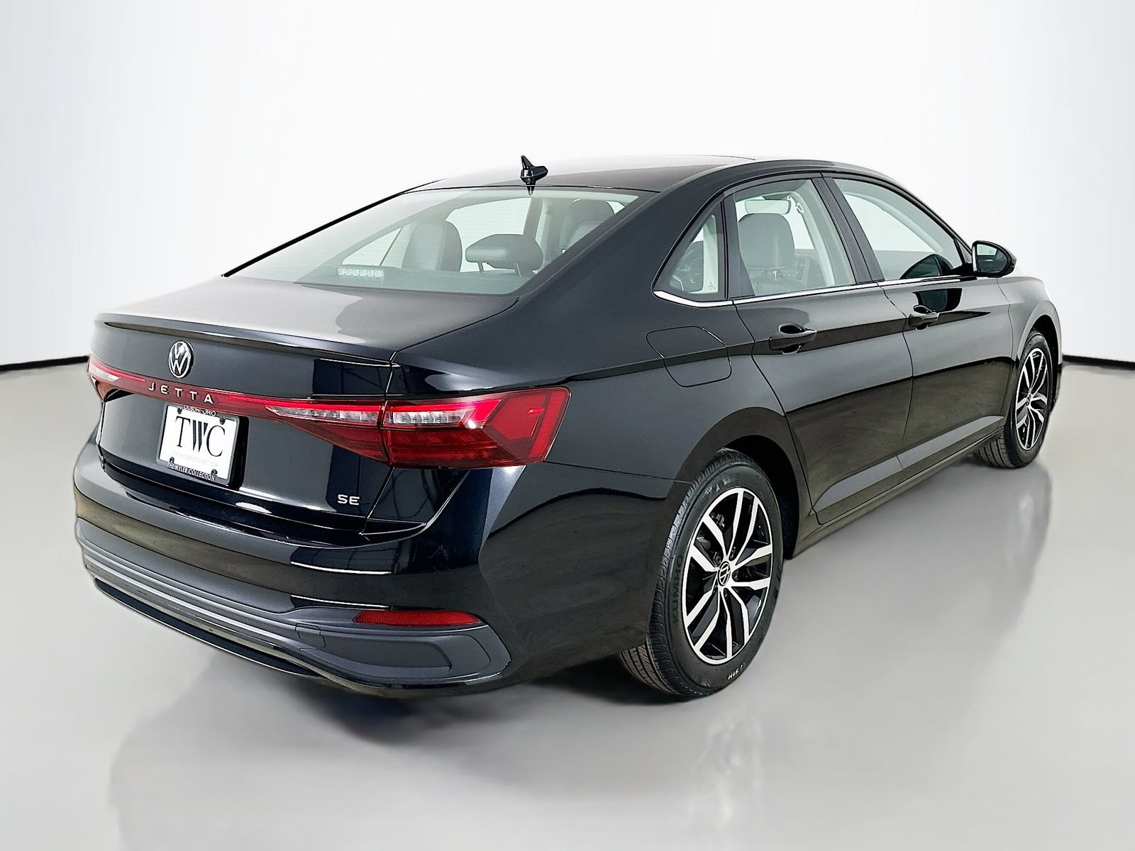 New 2026 Volkswagen Jetta SE FWD image 5