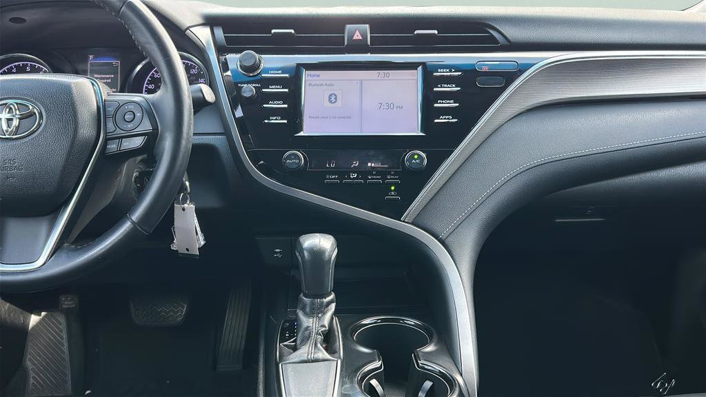 Used 2018 Toyota Camry SE w/ Moonroof Package FWD image 19