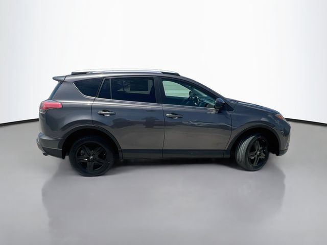 Used 2016 Toyota RAV4 LE FWD image 9