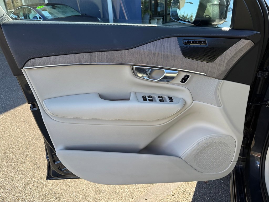 Used 2022 Volvo XC90 T8 Inscription w/ Advanced Package image 11