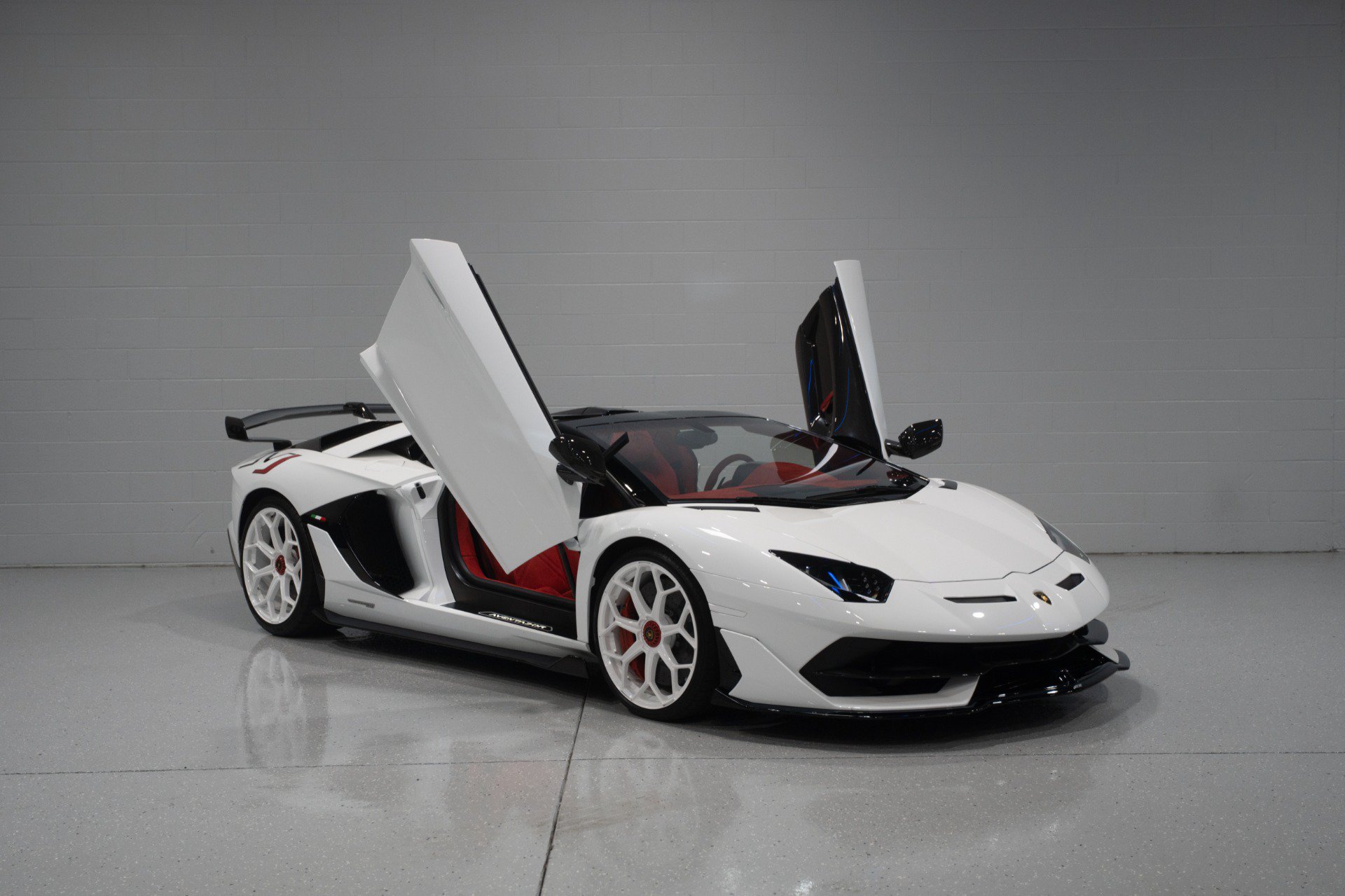 Used 2020 Lamborghini Aventador SVJ AWD/4WD image 62