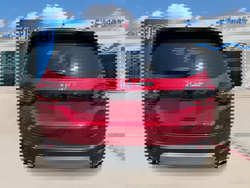 New 2025 Honda Pilot Touring image 4