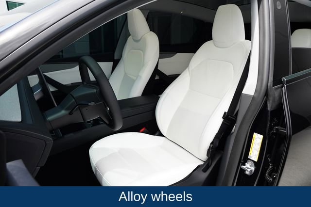 Used 2026 Tesla Model Y 2WD image 18