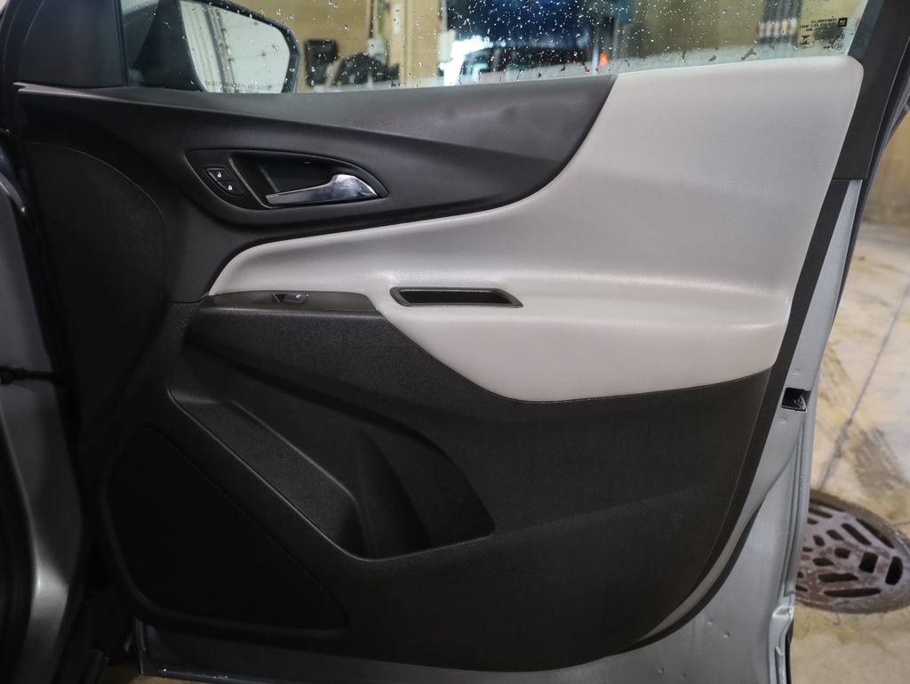 Used 2023 Chevrolet Equinox LT w/ Driver Convenience Package image 14