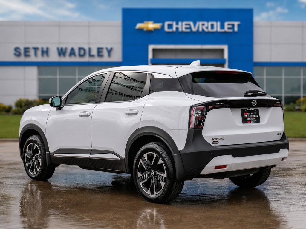 Used 2025 Nissan Kicks SV AWD/4WD image 5