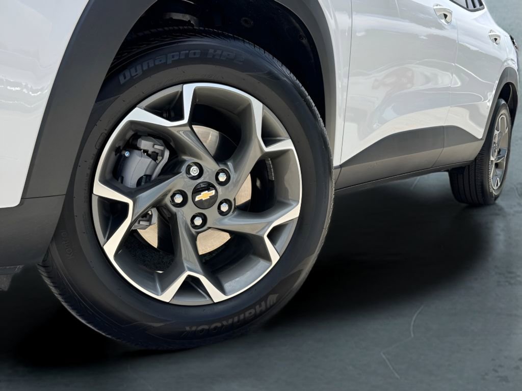 Used 2026 Chevrolet Trax LT w/ Driver Confidence Package FWD image 3