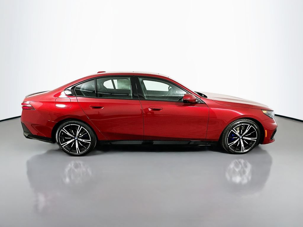 Used 2026 BMW 530i xDrive w/ M Sport Package AWD/4WD image 4