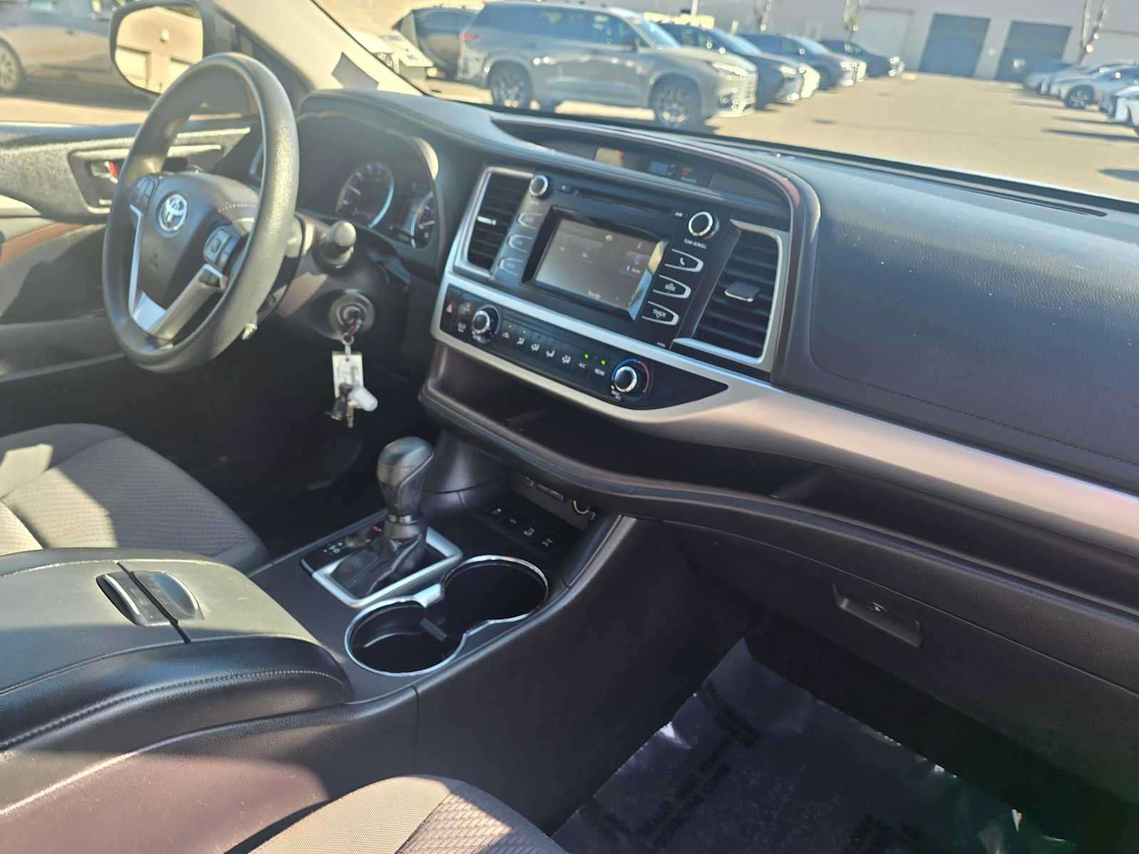 Used 2017 Toyota Highlander LE AWD/4WD image 11