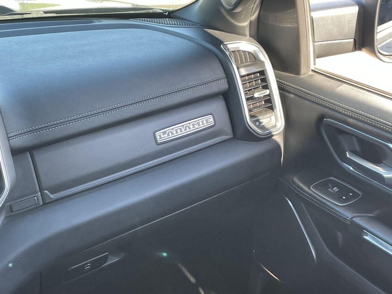 Used 2024 RAM 1500 Laramie image 19