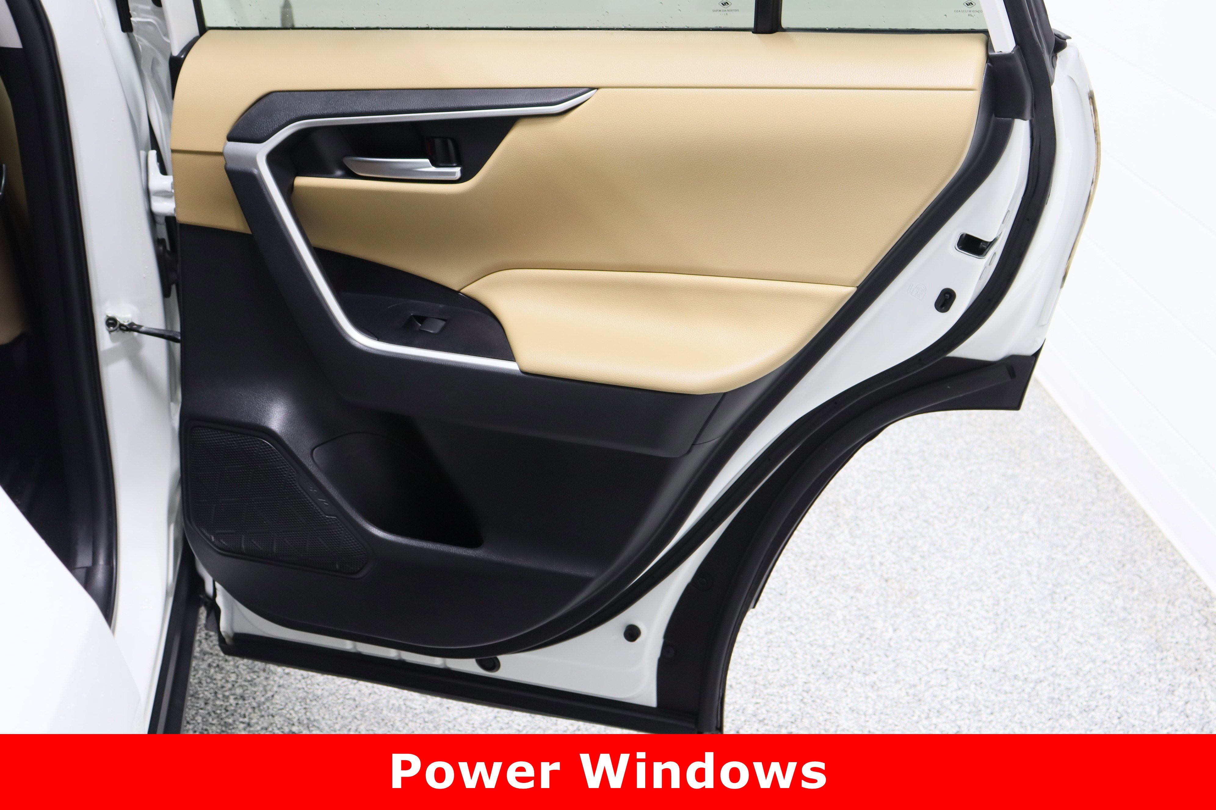 Used 2021 Toyota RAV4 XLE image 33